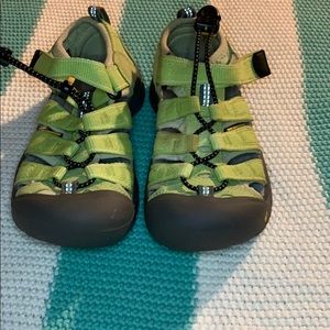NWOT Keen Waterproof Kids Shoes
